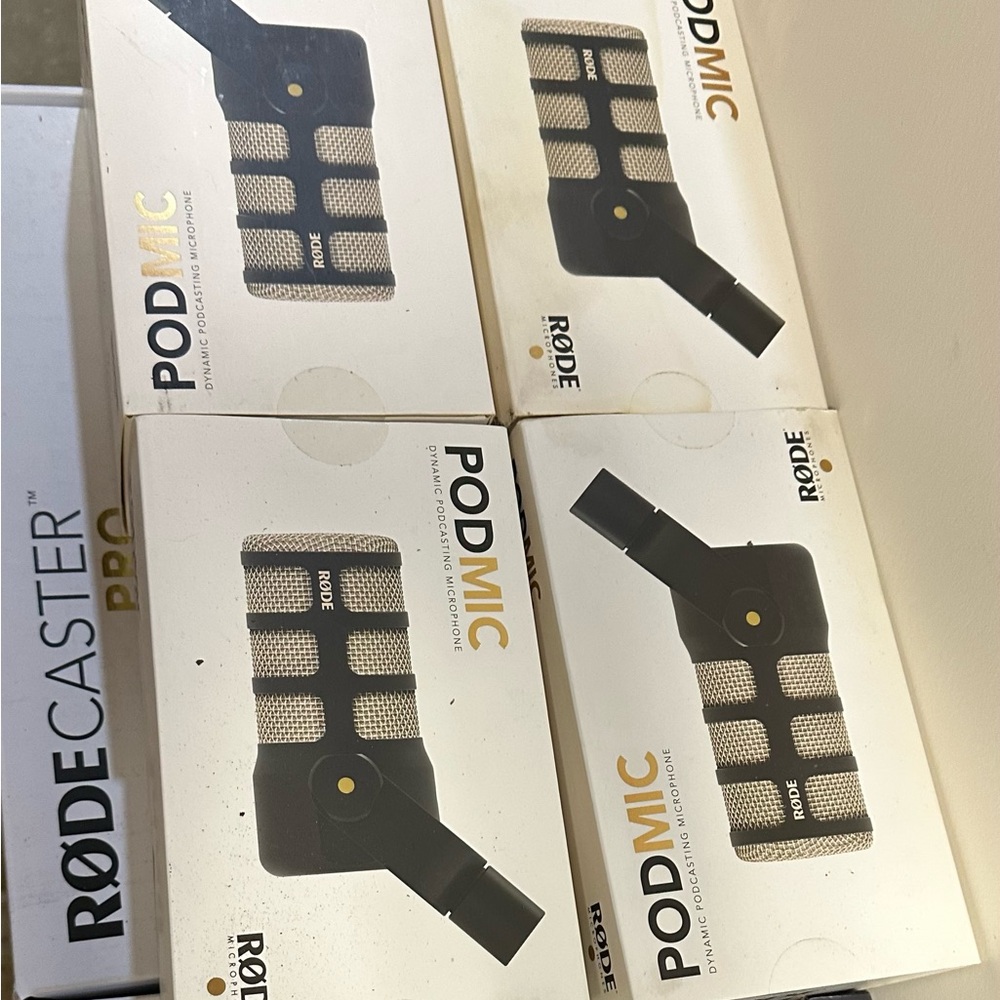 Rode RodeCaster Pro podcast bundle - Picture 4 of 8